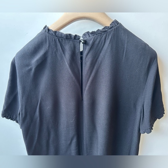 Kate Spade Ruffled blouse, Short Sleeve, Black, size 6 - Picture 5 of 7